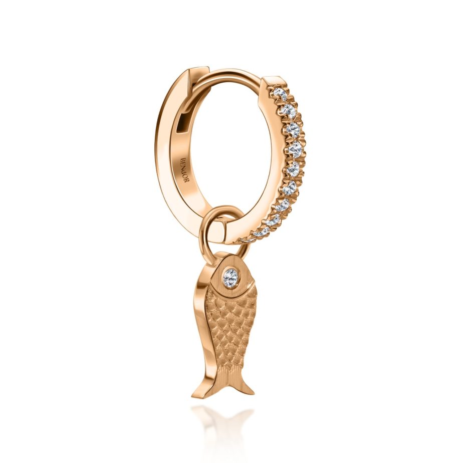 עגיל חישוק עם תליון דג בשיבוץ יהלומים